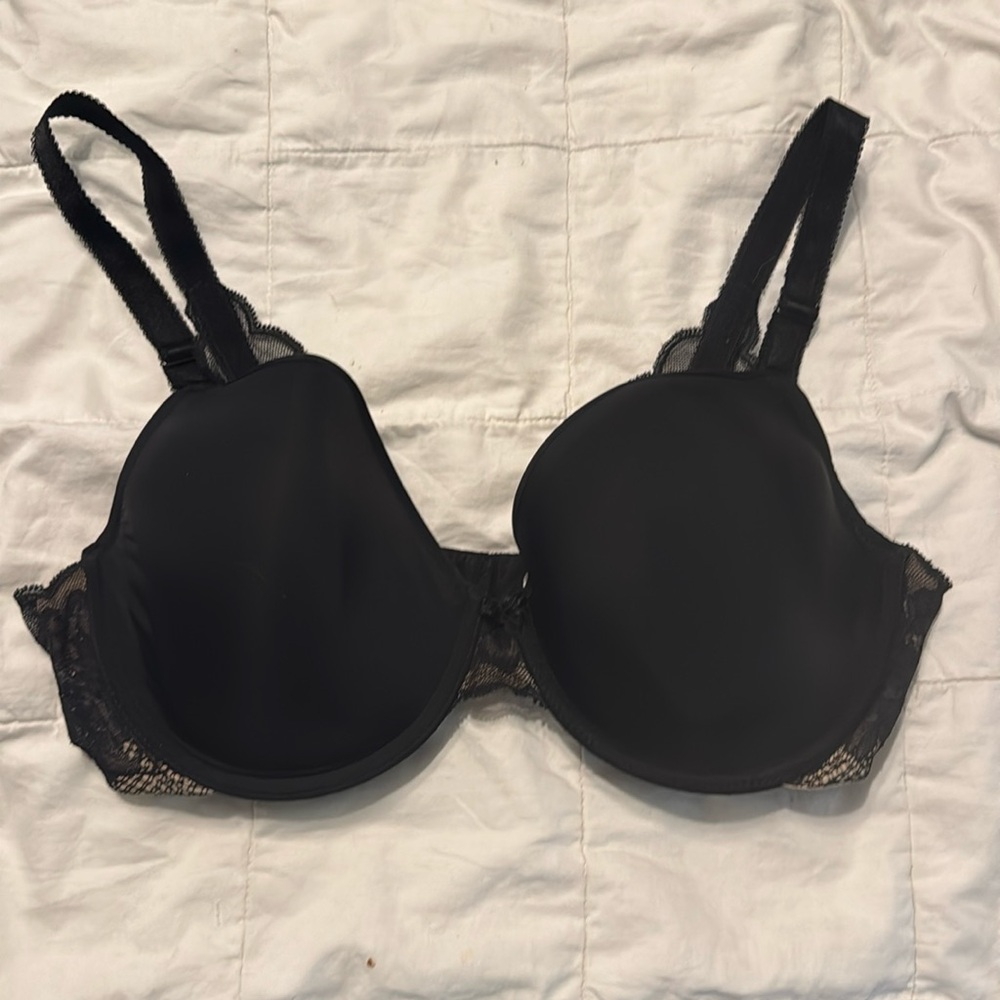 Wacoal black lace bra, Back closure, Size 38DD